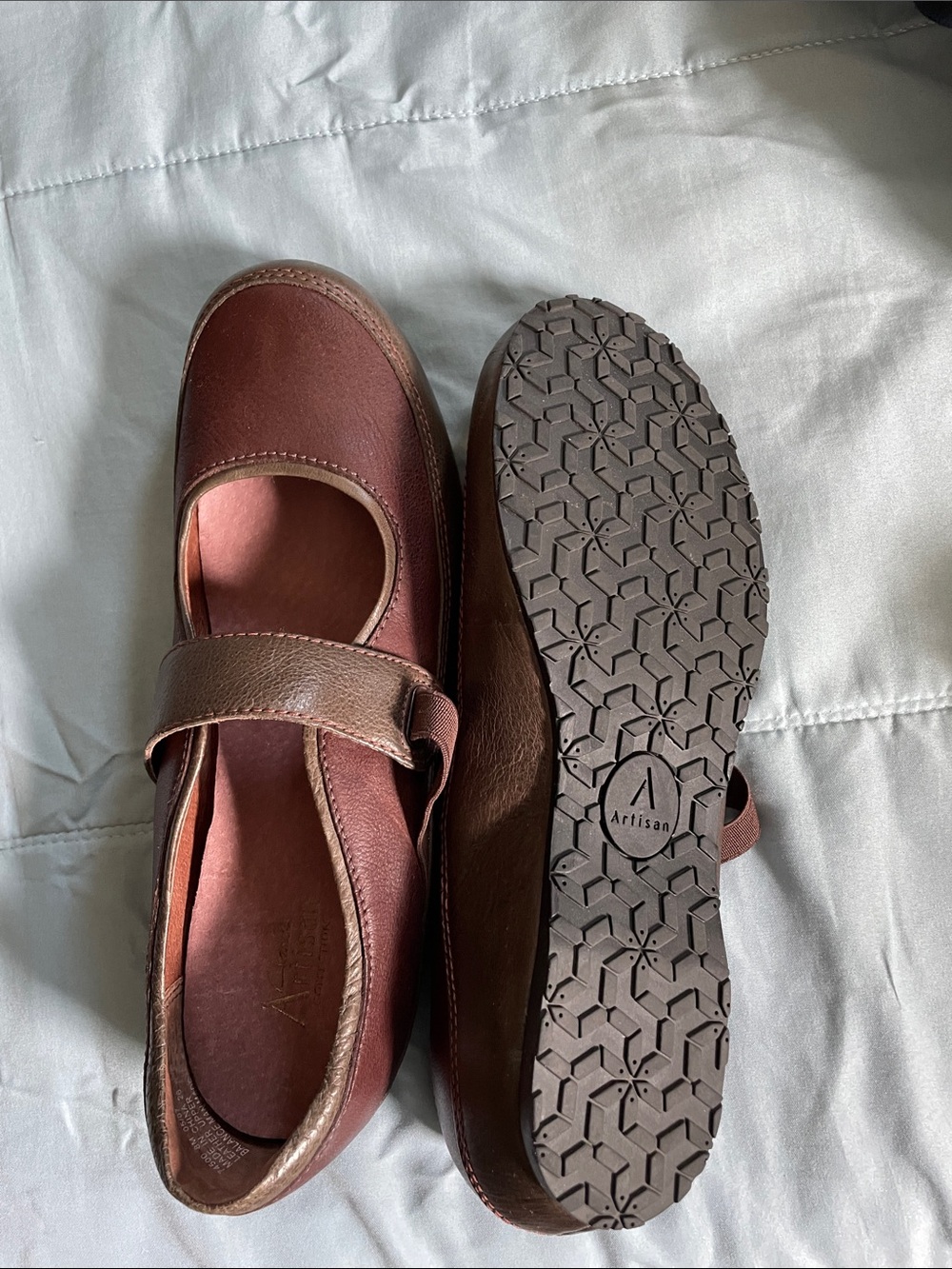 NEVER WORN NWOT Artisan Chestnut Brown Leather Mary Jane Flats